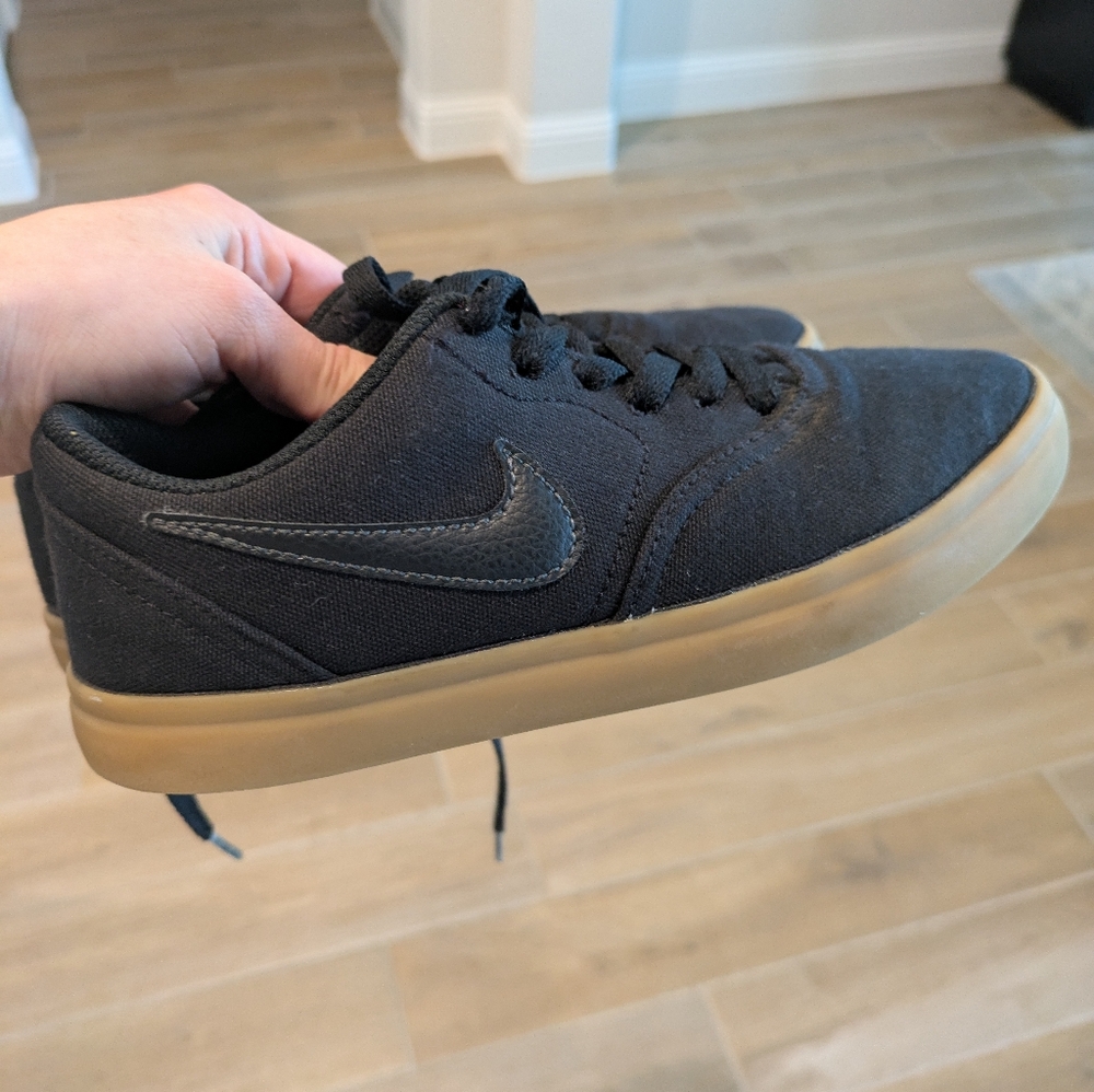 Boys Nike skateboard shoes